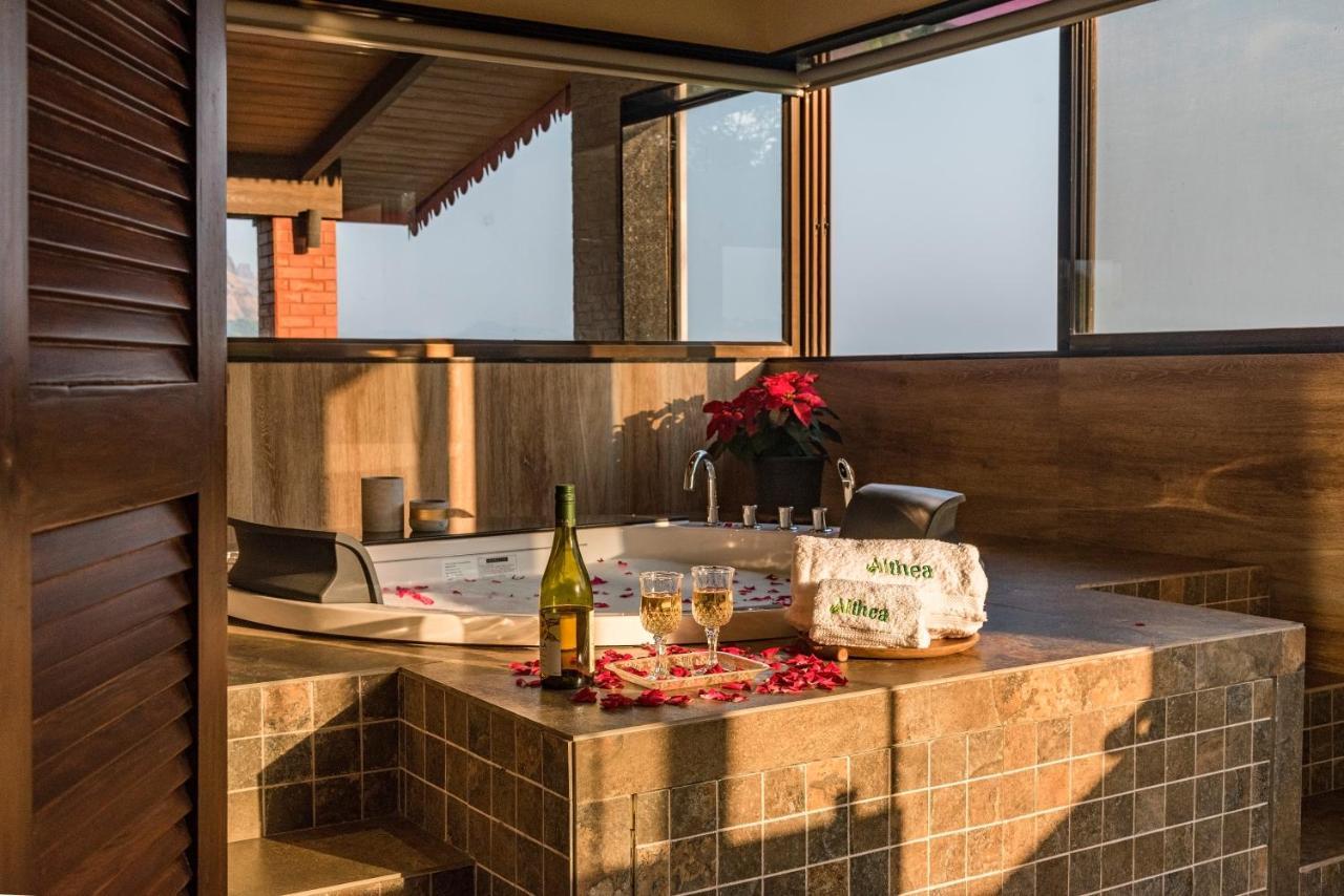 Saffronstays Althea - 4 Brd Veg Only Villa In Pawna With Jacuzzi In Every Room Lonavala Extérieur photo